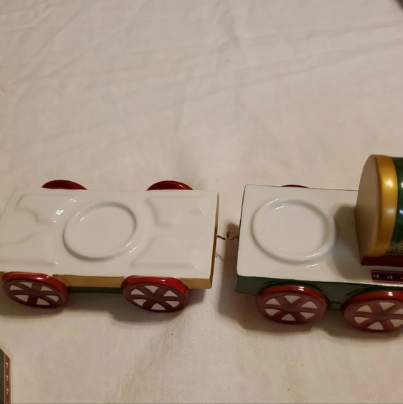 Villeroy & Boch Christmas Train North Pole Express 2 Piece Train Tea Light - Picture 4 of 9